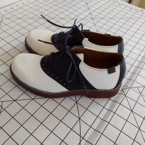 School Issue navy & white Oxford style shoes ladies 6